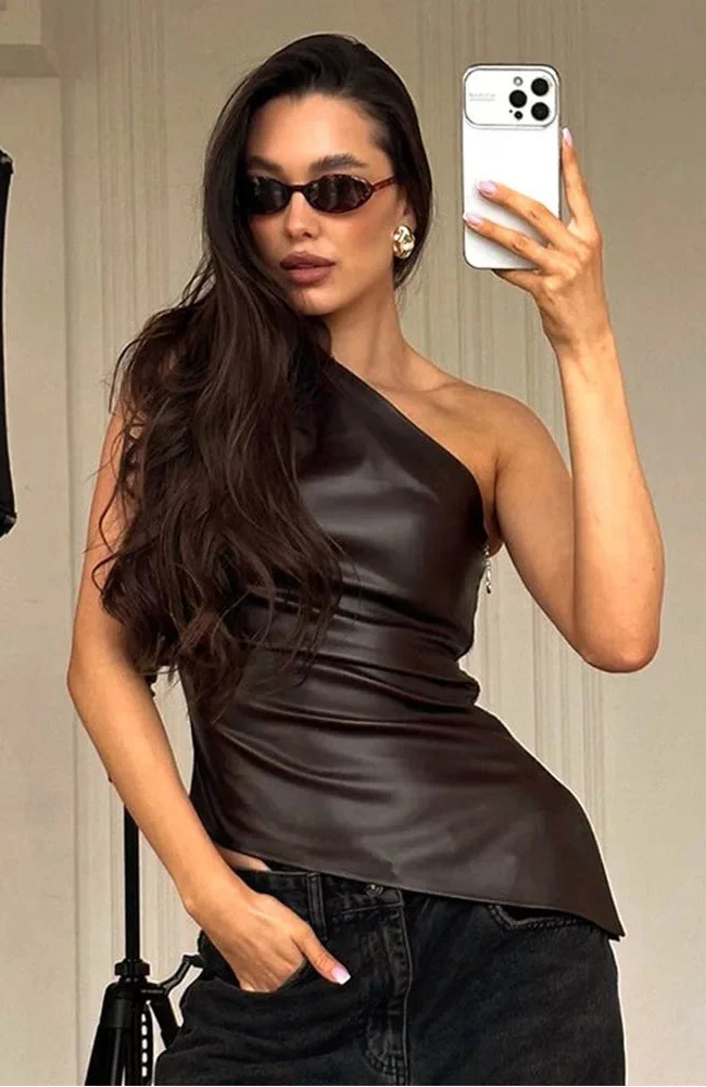 NAOMI TOP